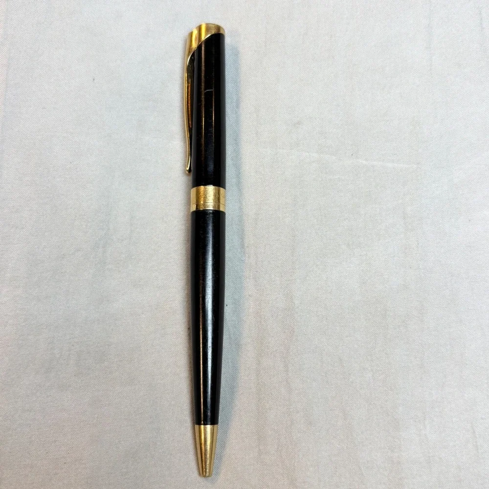 Waterman Paris L'Etalon ballpoint pen in black lacquer Gold Trim blue ink
